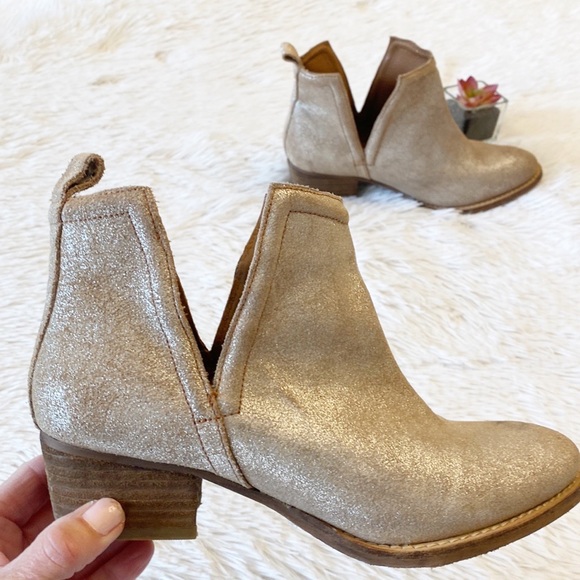 - DIBA Later On V Cut Out Metallic gold shimmer heel ankle bootie women’s 6 - Picture 4 of 10